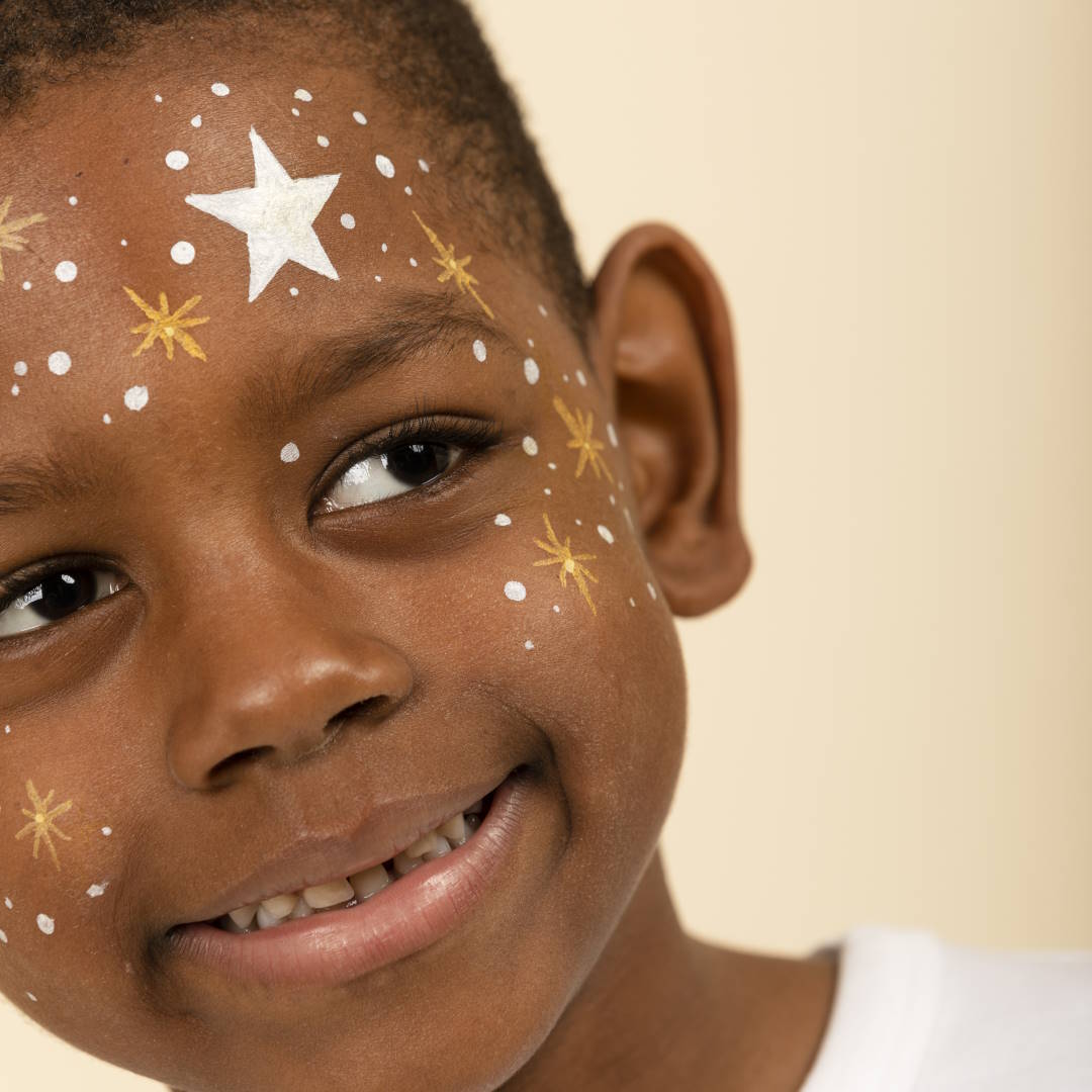 maquillage carnaval enfant avec étoiles